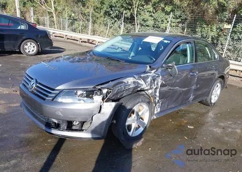 2015 Volkswagen Passat 1.8T Limited Edition z USA, uszkodzony, nr VIN 1VWAS7A33FC105071